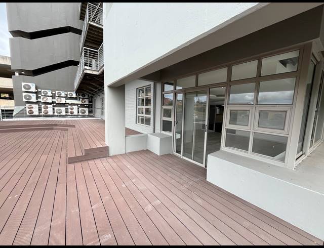 687M² BUSINESS TO LET IN WOODSTOCK